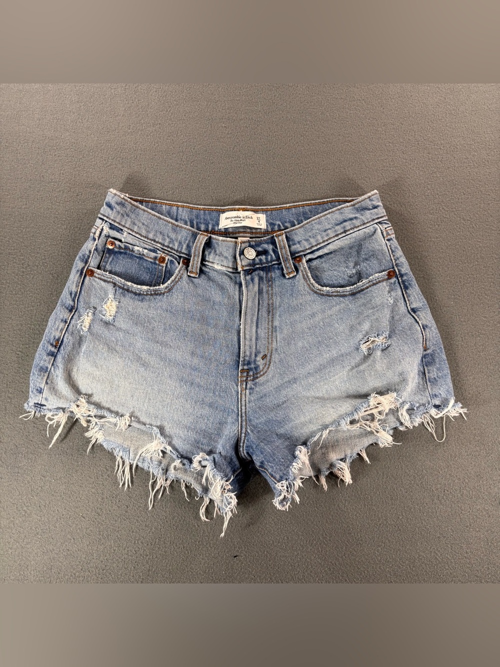 Abercrombie & Fitch The Mom Short Mis Rise blue denim shorts size 27/4